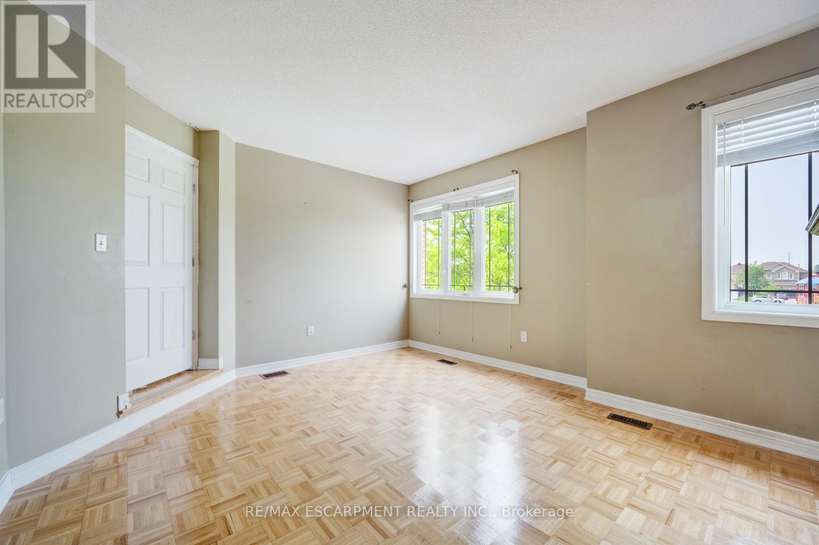 Photo 44 of 27 Putnam Drive, Brampton ON