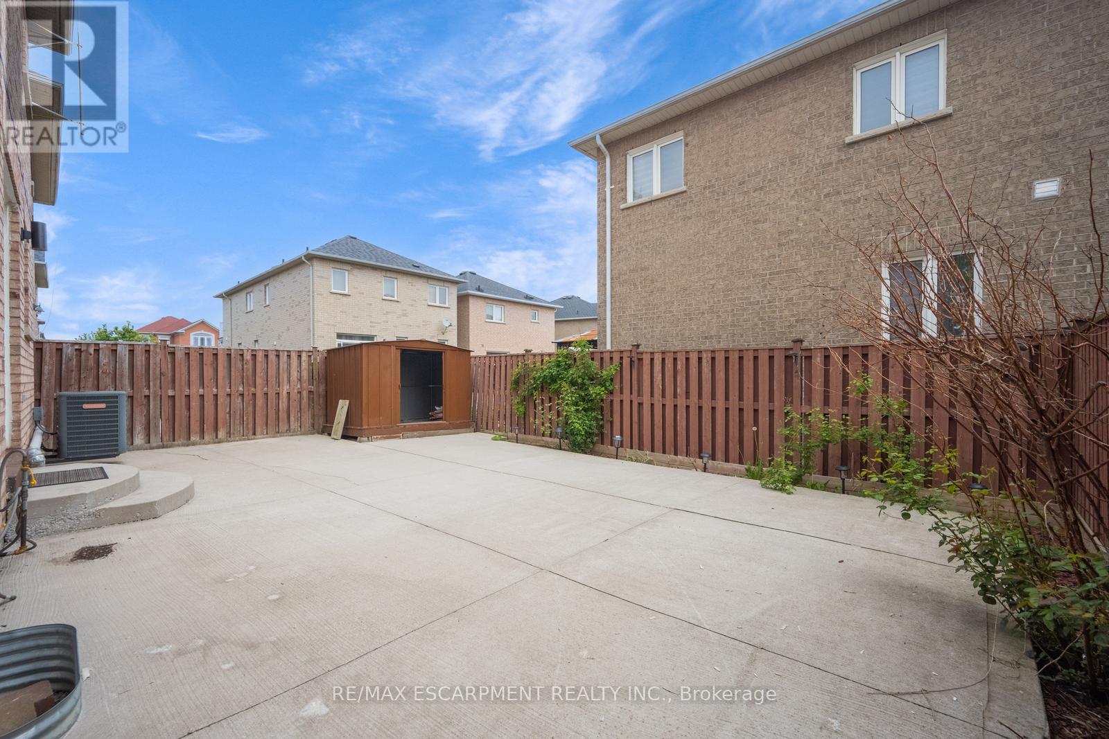 Photo 14 of 27 Putnam Drive, Brampton ON