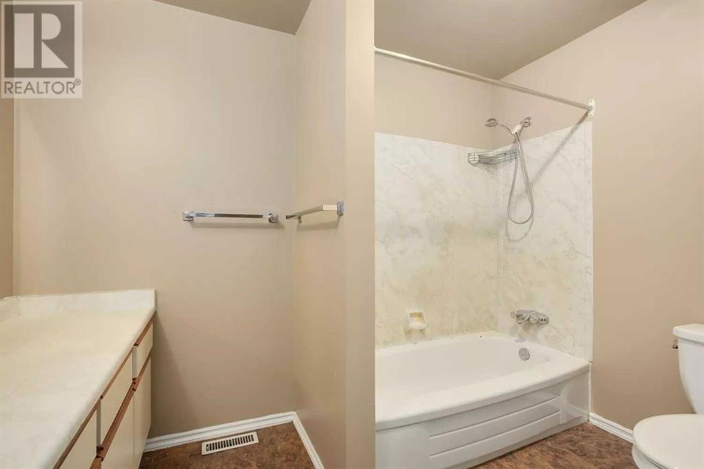 Single Family House Bi-level for Sale in   Avenue NE Tuxedo Park Calgary 