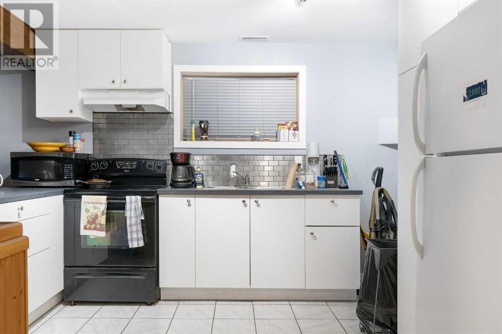 Single Family House Bi-level for Sale in   Avenue NE Tuxedo Park Calgary 