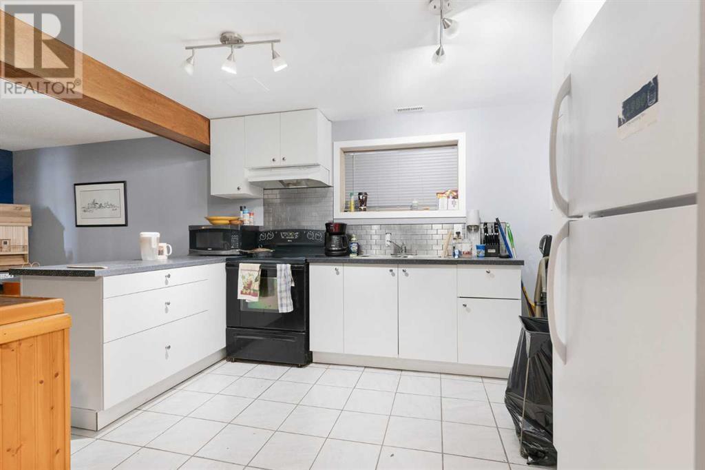 Single Family House Bi-level for Sale in   Avenue NE Tuxedo Park Calgary 
