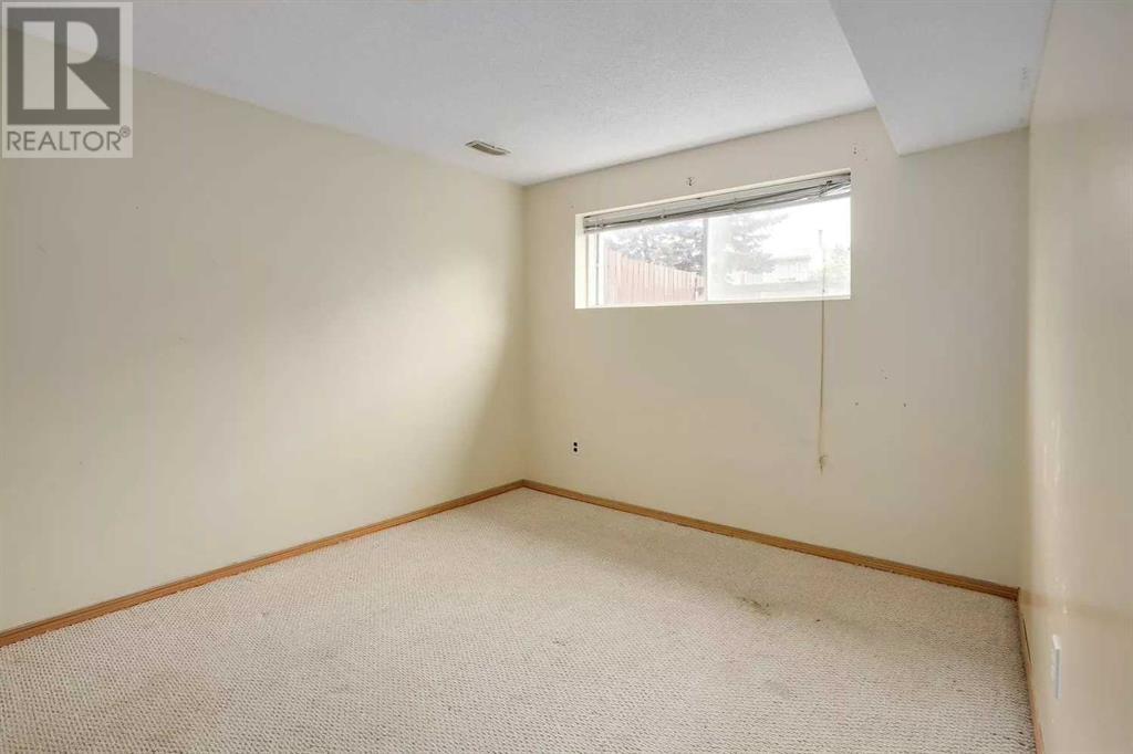 Single Family House Bi-level for Sale in   Avenue NE Tuxedo Park Calgary 