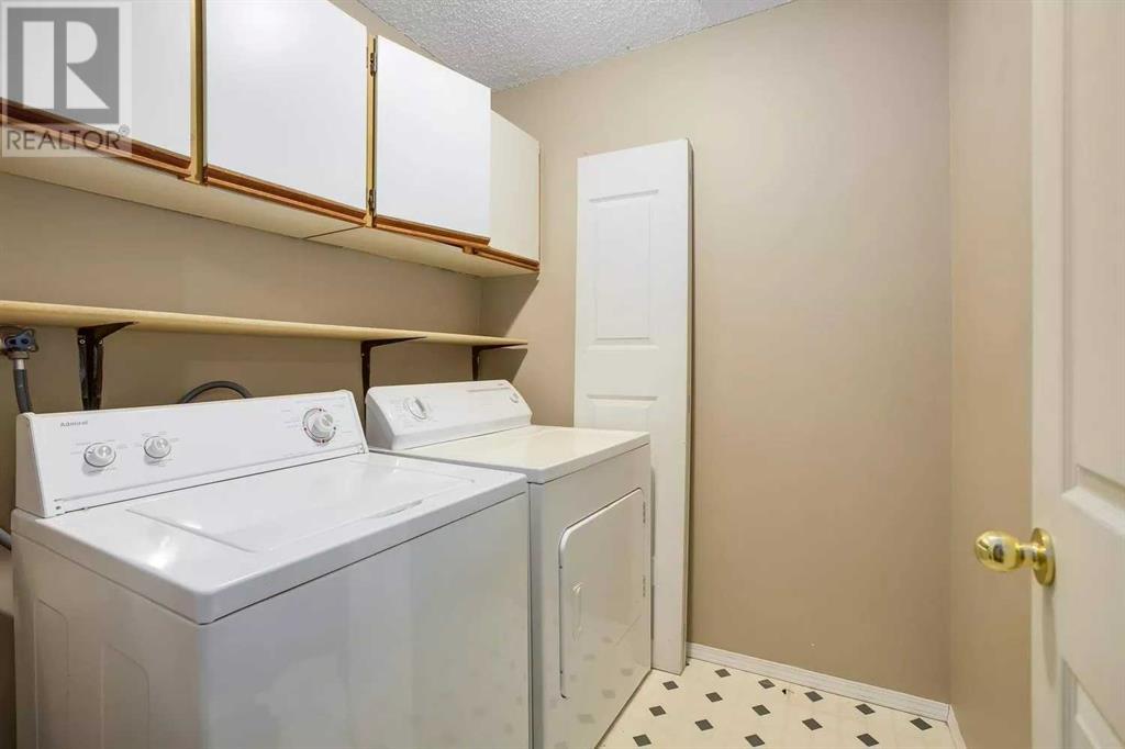Single Family House Bi-level for Sale in   Avenue NE Tuxedo Park Calgary 