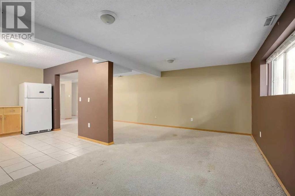 Single Family House Bi-level for Sale in   Avenue NE Tuxedo Park Calgary 