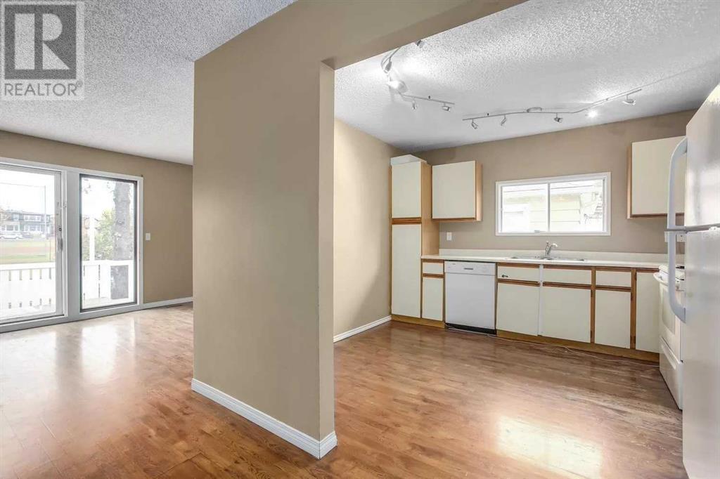 Single Family House Bi-level for Sale in   Avenue NE Tuxedo Park Calgary 