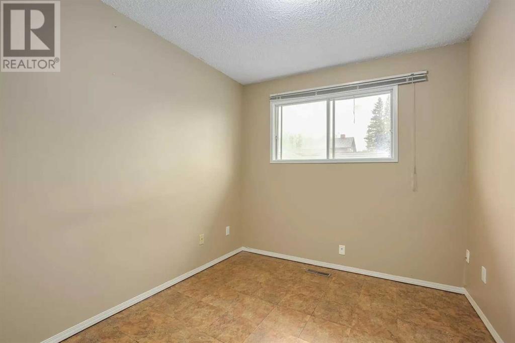 Single Family House Bi-level for Sale in   Avenue NE Tuxedo Park Calgary 