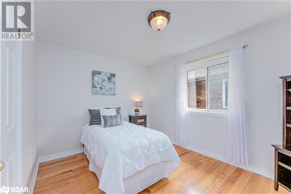 Photo 26 of 72 Buchanan Street, Barrie ON