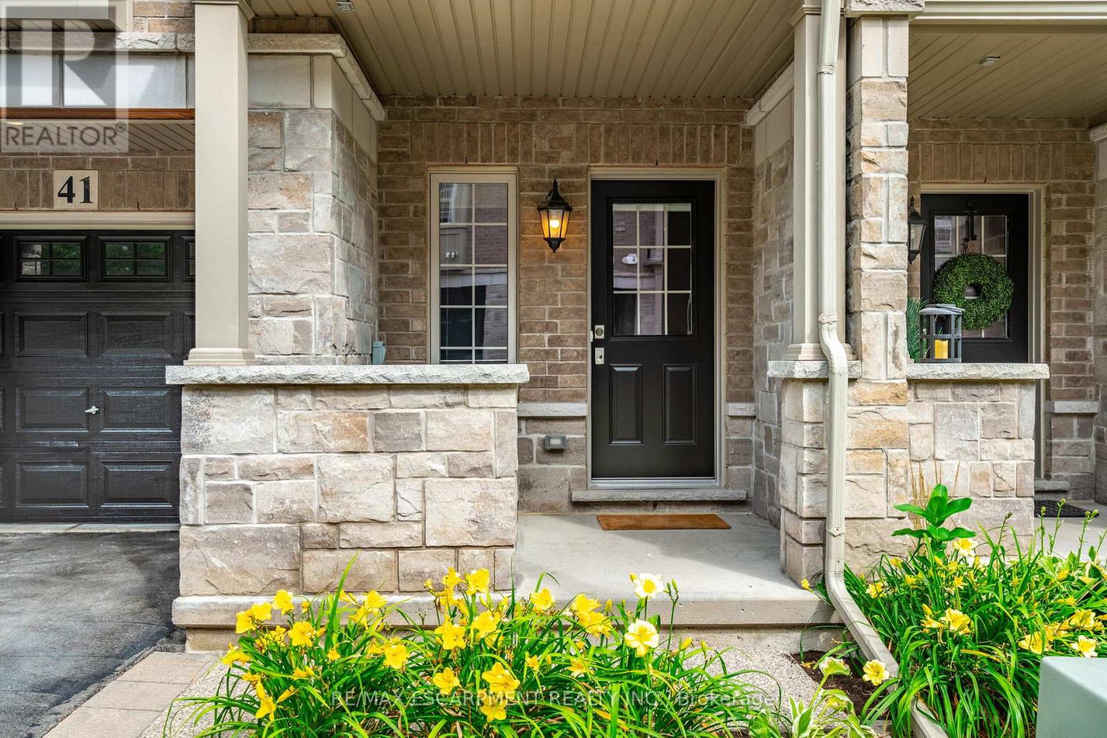 Photo 18 of 41 2086 Ghent Avenue, Burlington ON