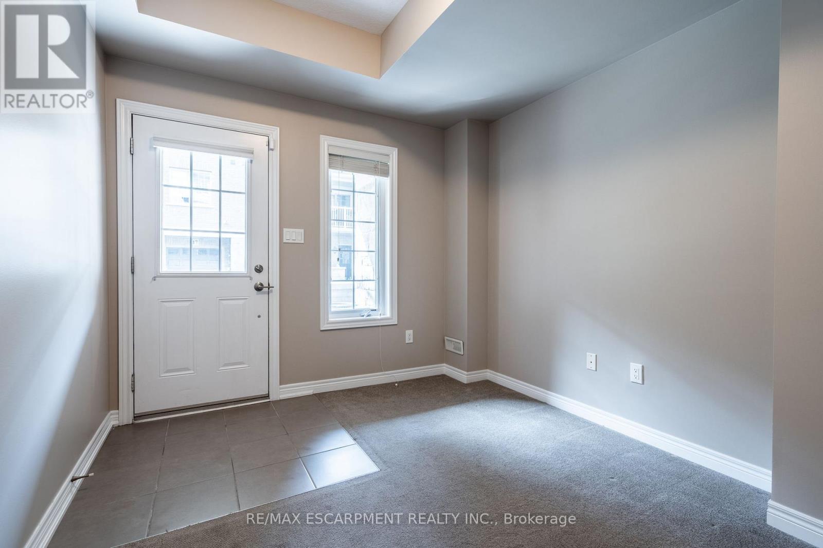 Photo 16 of 41 2086 Ghent Avenue, Burlington ON