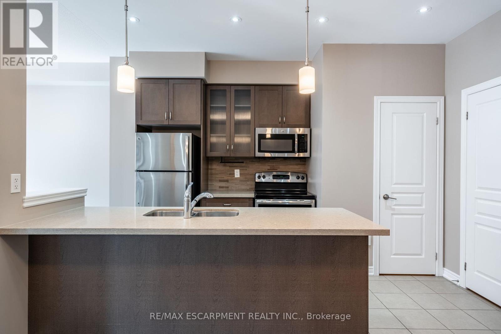 Photo 11 of 41 2086 Ghent Avenue, Burlington ON