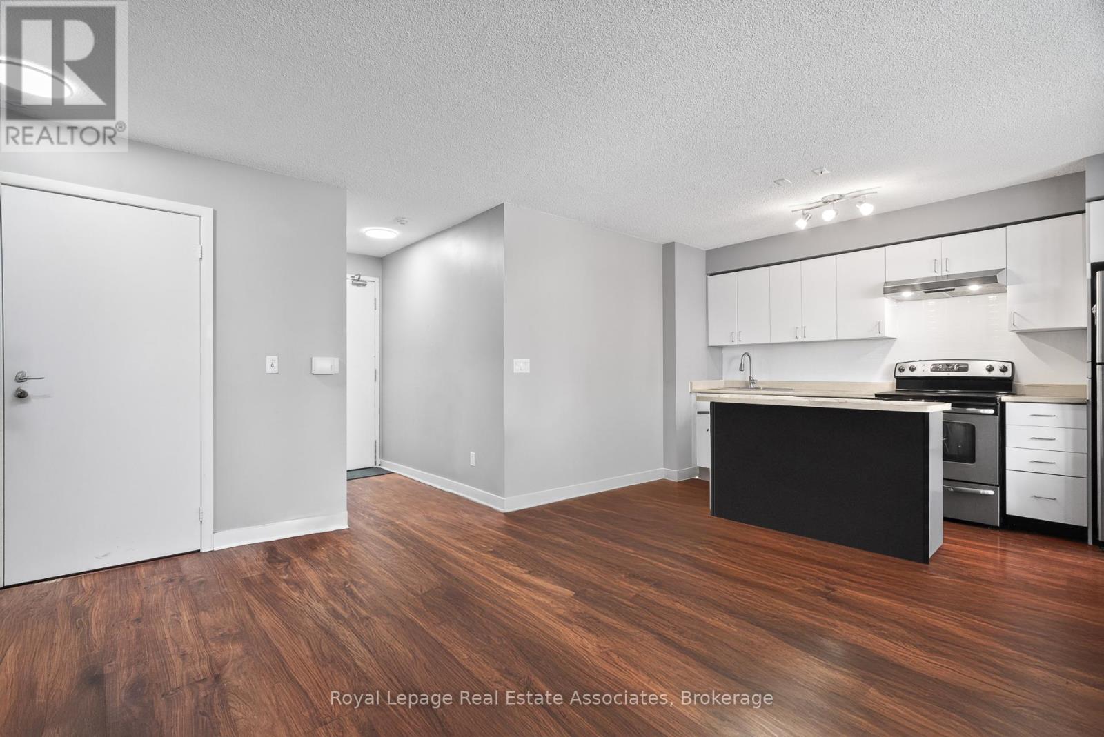 Photo 3 of 1601 155 Legion Road N, Toronto ON