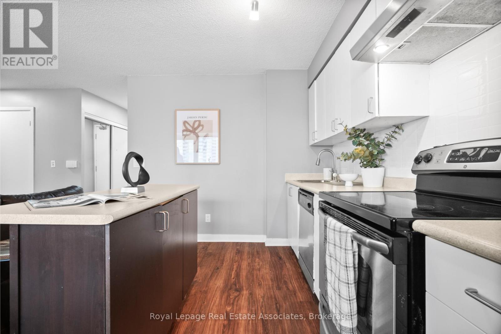 Photo 5 of 1601 155 Legion Road N, Toronto ON