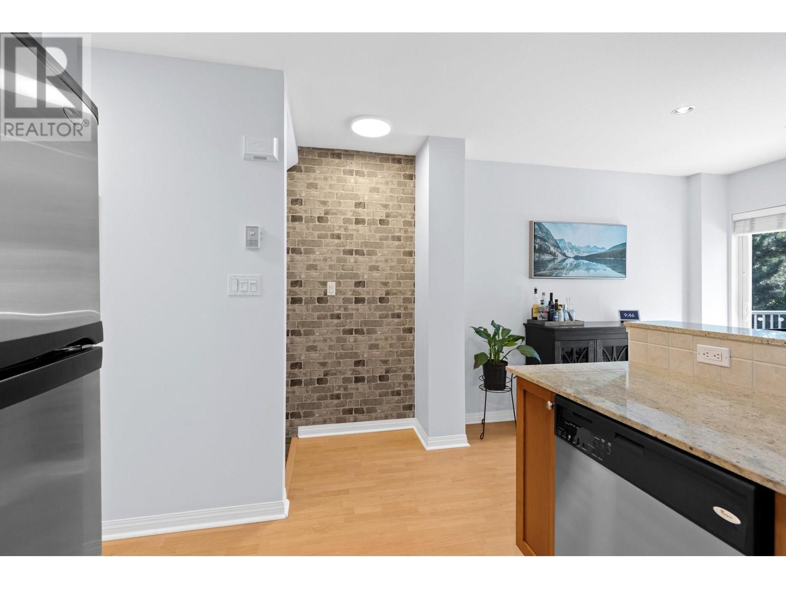 14 1853 Parkview Crescent, Kelowna