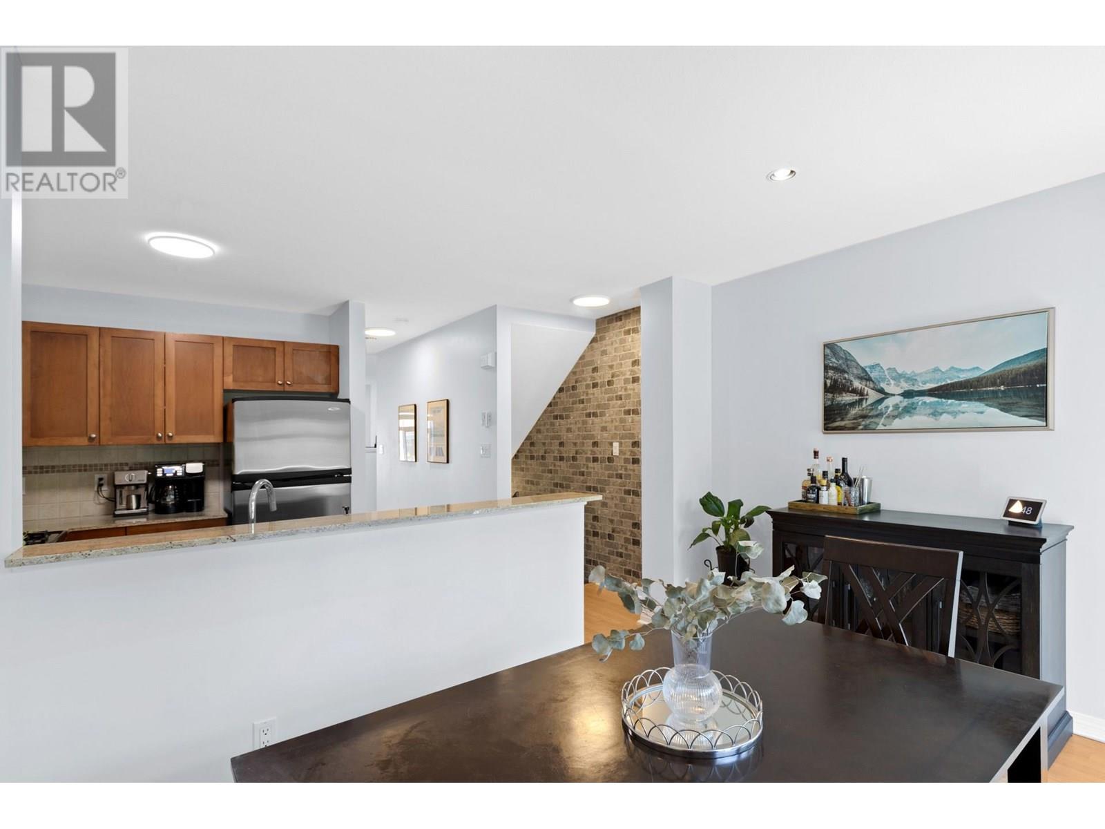 14 1853 Parkview Crescent, Kelowna