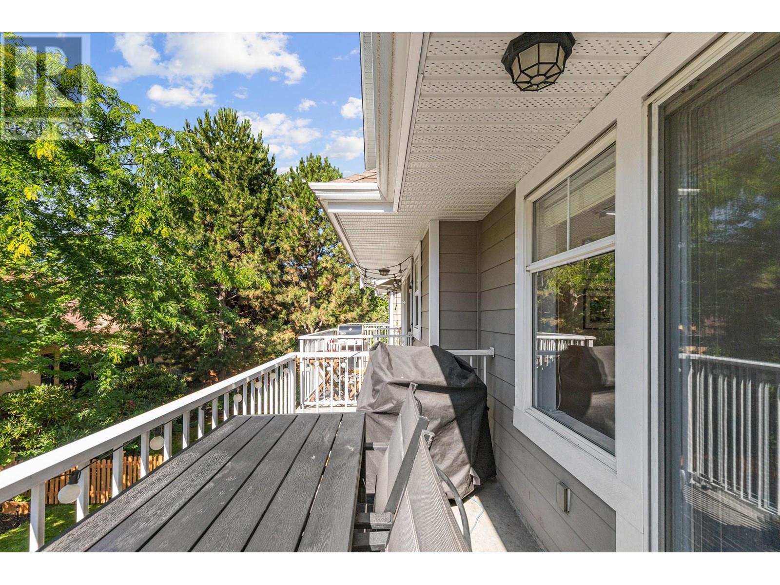 14 1853 Parkview Crescent, Kelowna
