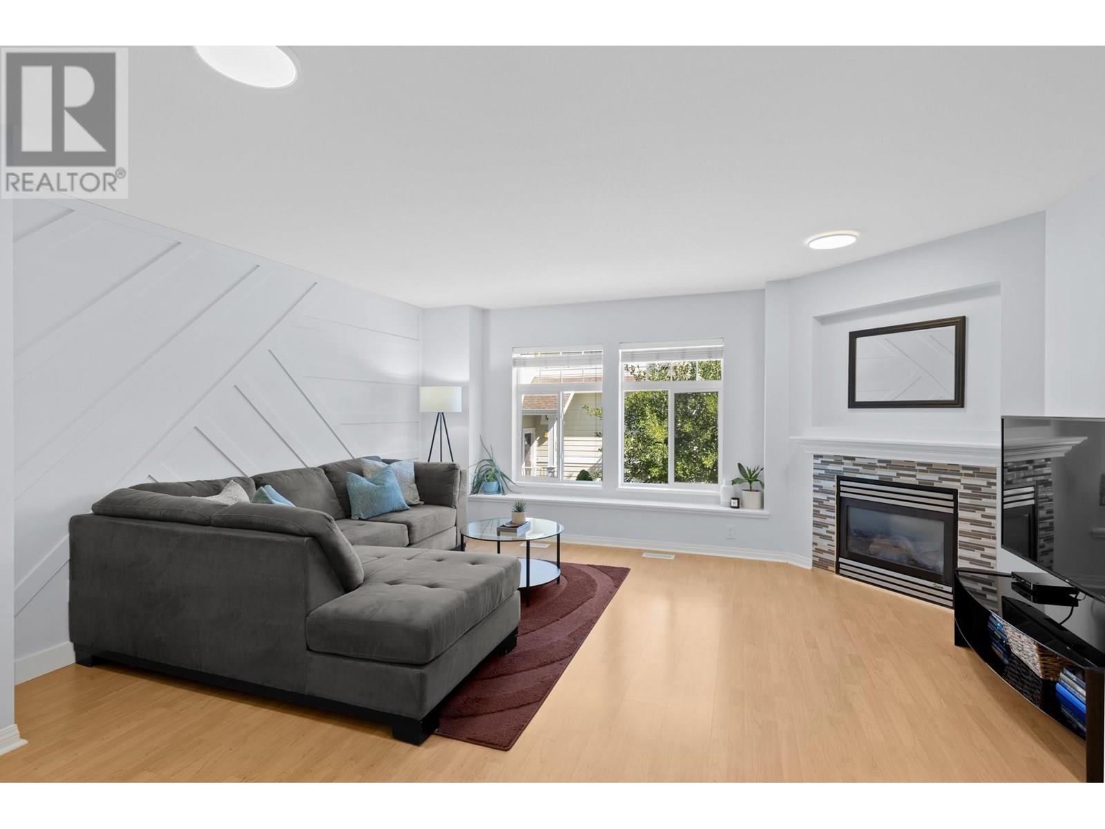 14 1853 Parkview Crescent, Kelowna