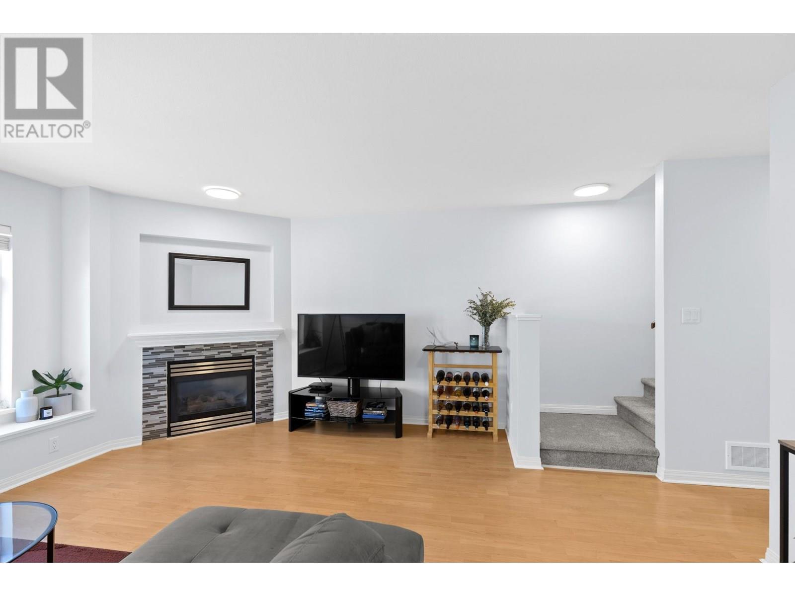 14 1853 Parkview Crescent, Kelowna