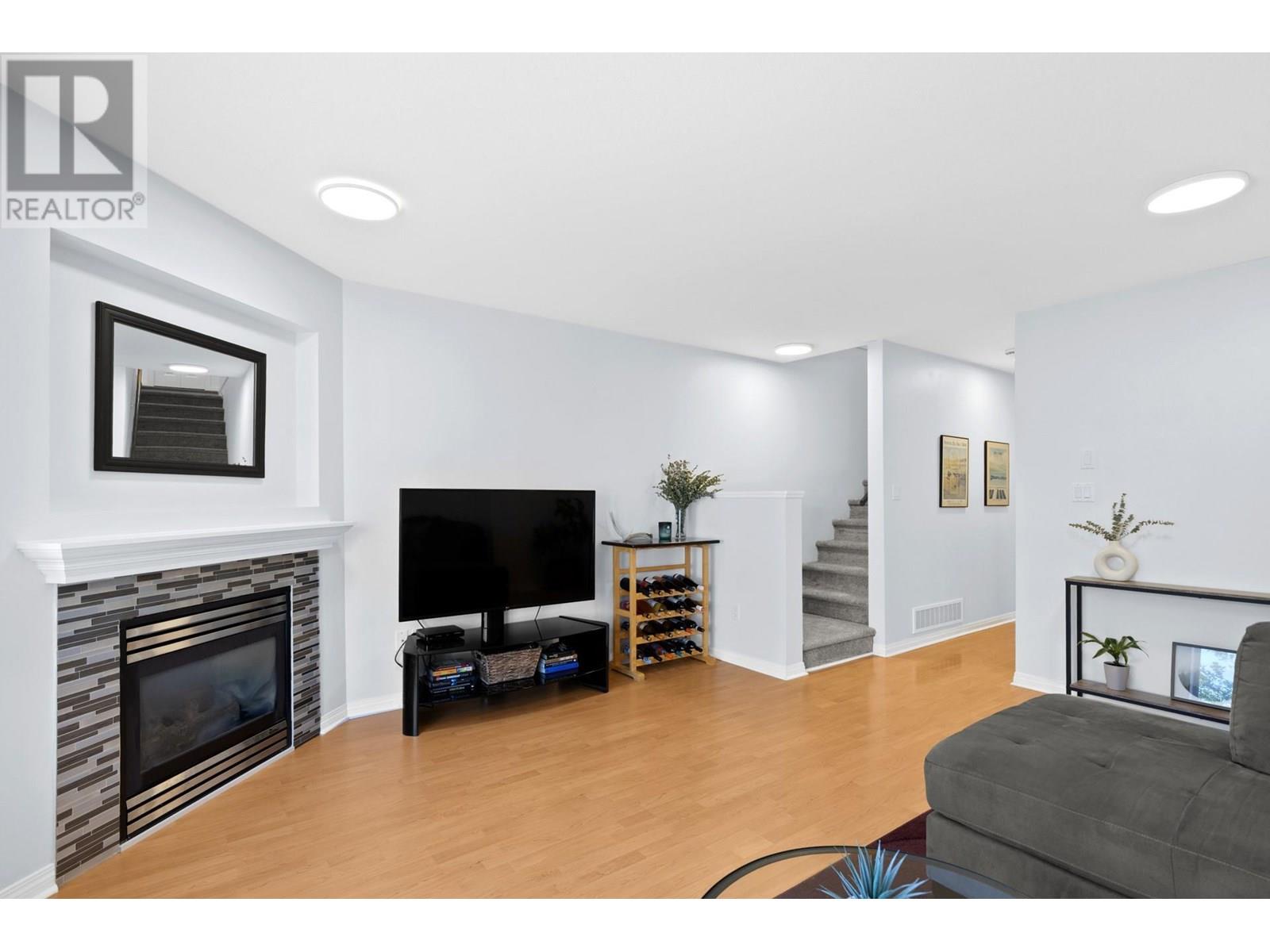 14 1853 Parkview Crescent, Kelowna