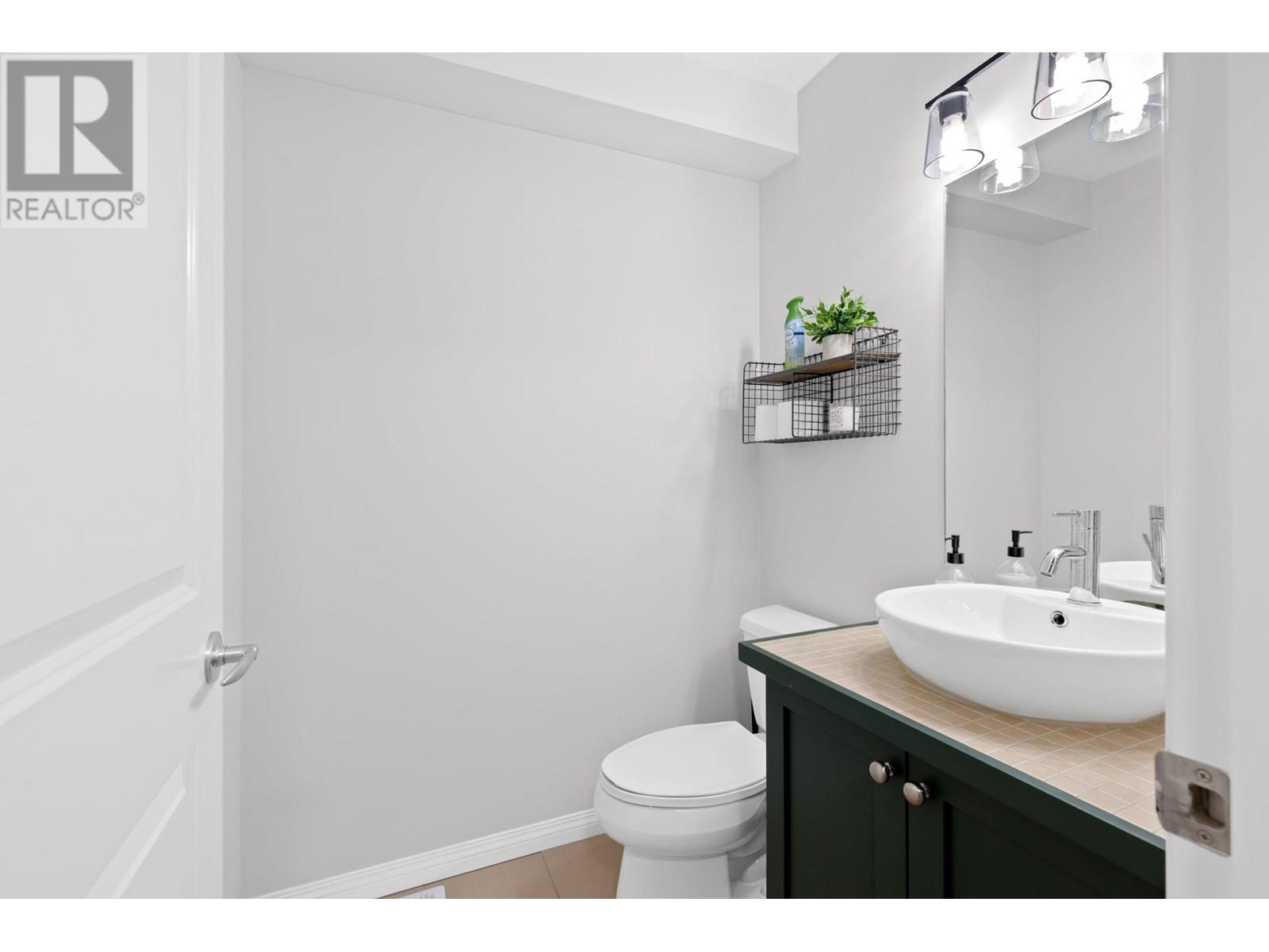 14 1853 Parkview Crescent, Kelowna