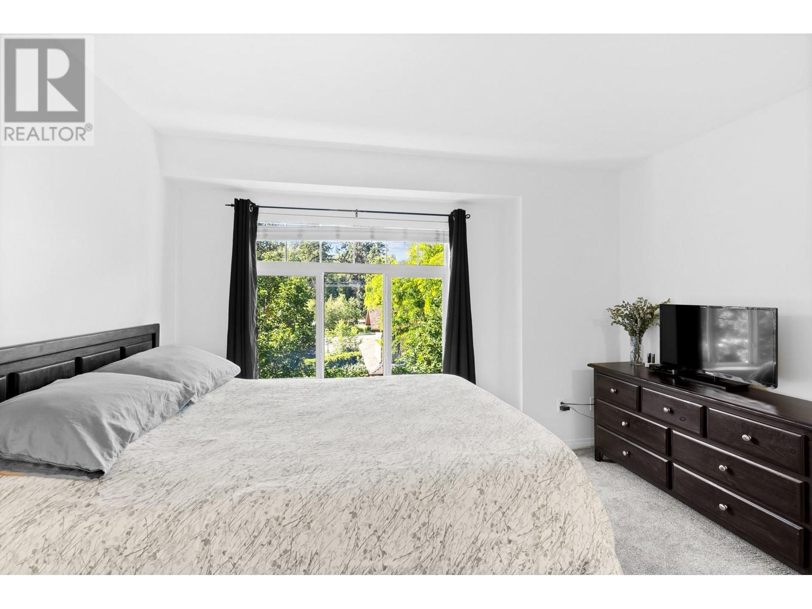 14 1853 Parkview Crescent, Kelowna