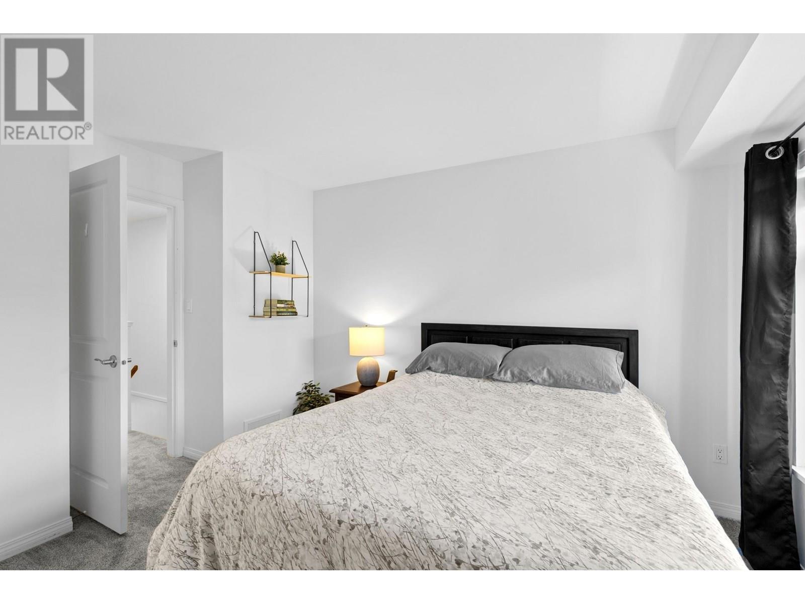 14 1853 Parkview Crescent, Kelowna