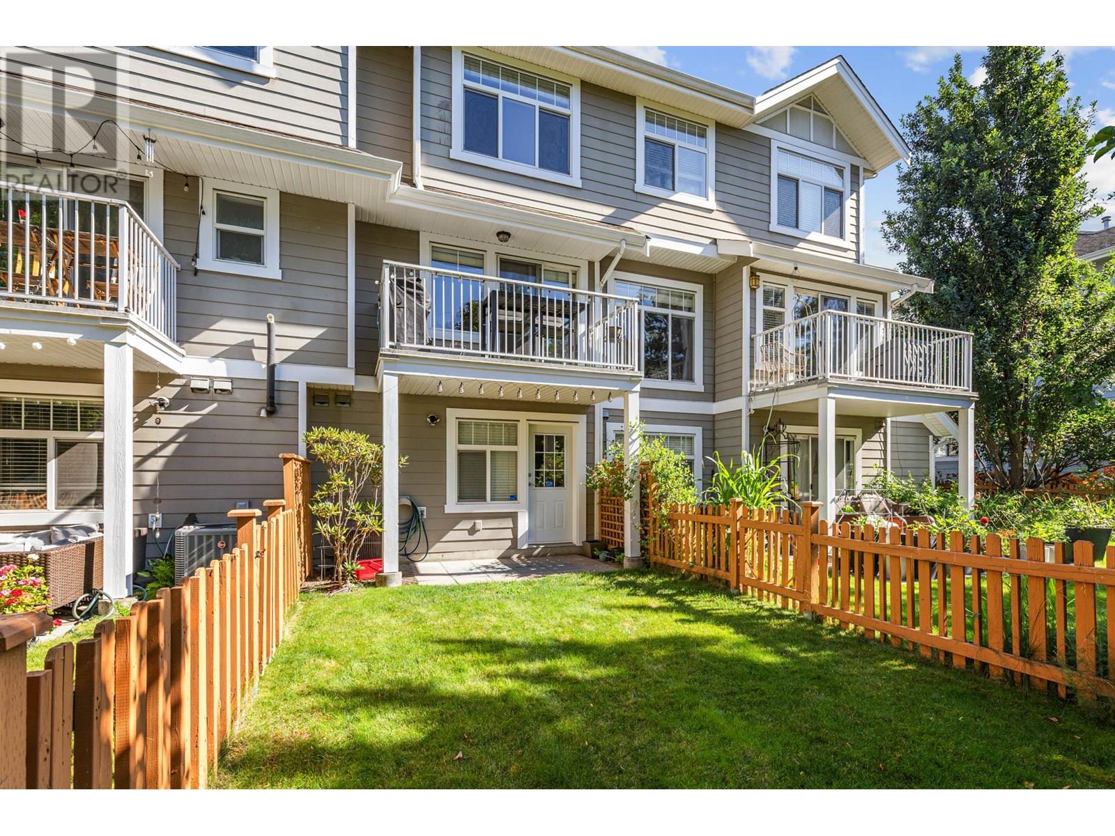 14 1853 Parkview Crescent, Kelowna