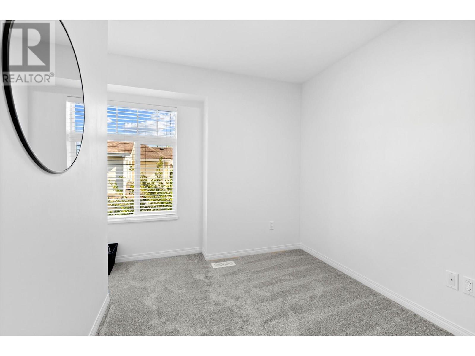 14 1853 Parkview Crescent, Kelowna