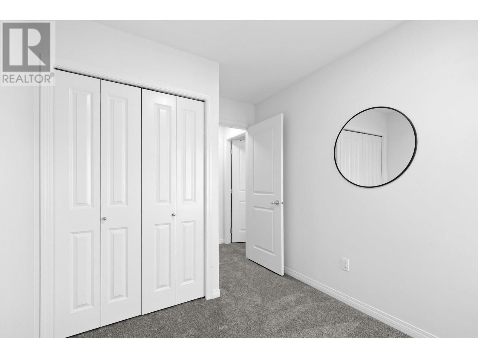 14 1853 Parkview Crescent, Kelowna