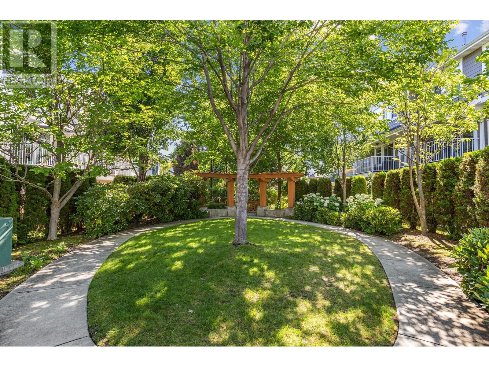 14 1853 Parkview Crescent, Kelowna
