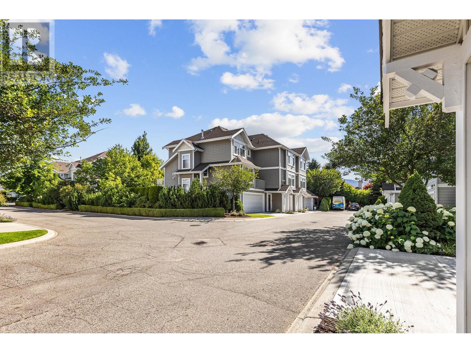 14 1853 Parkview Crescent, Kelowna