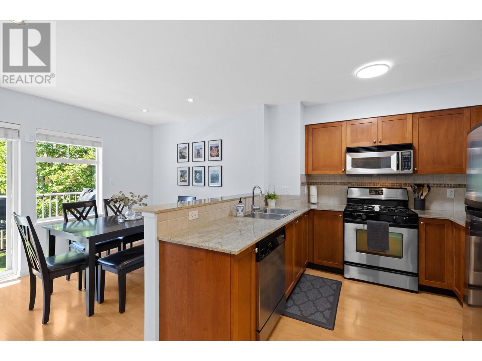 14 1853 Parkview Crescent, Kelowna