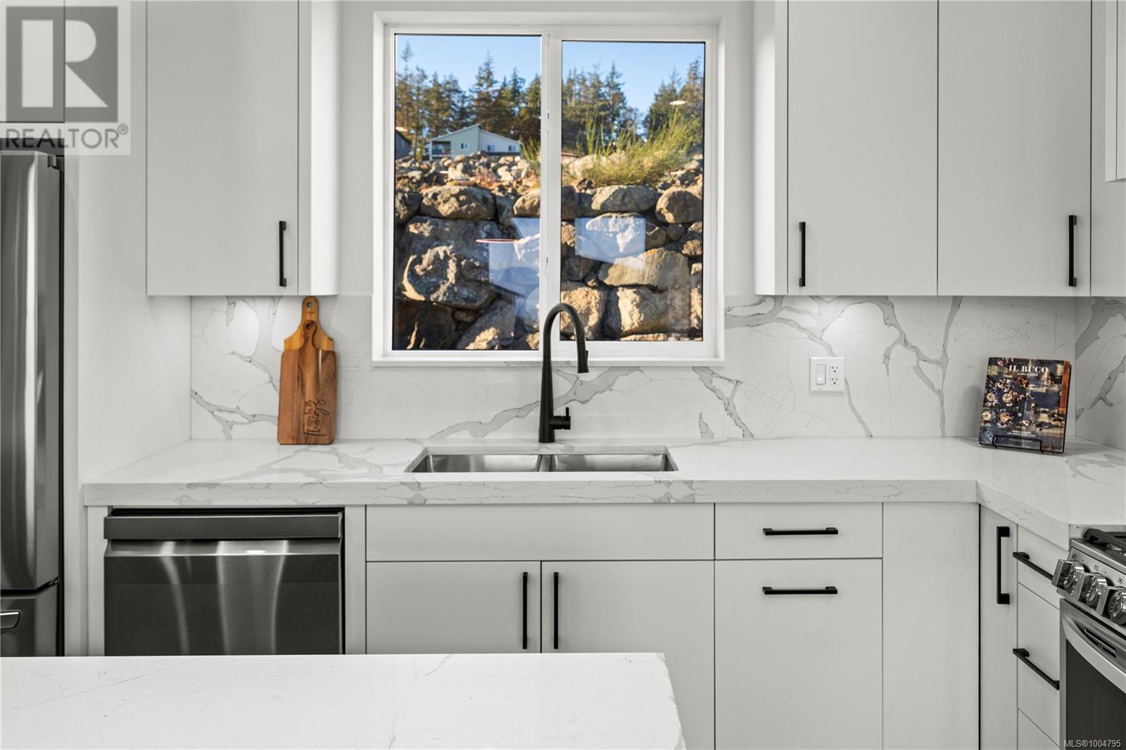 Photo 6 of 2310 Hudson Terr, Sooke BC