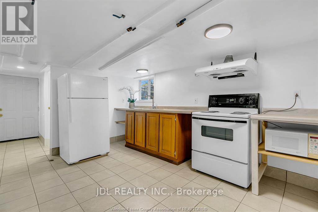 Photo 2 of 721 723 Campbell Avenue, Windsor ON