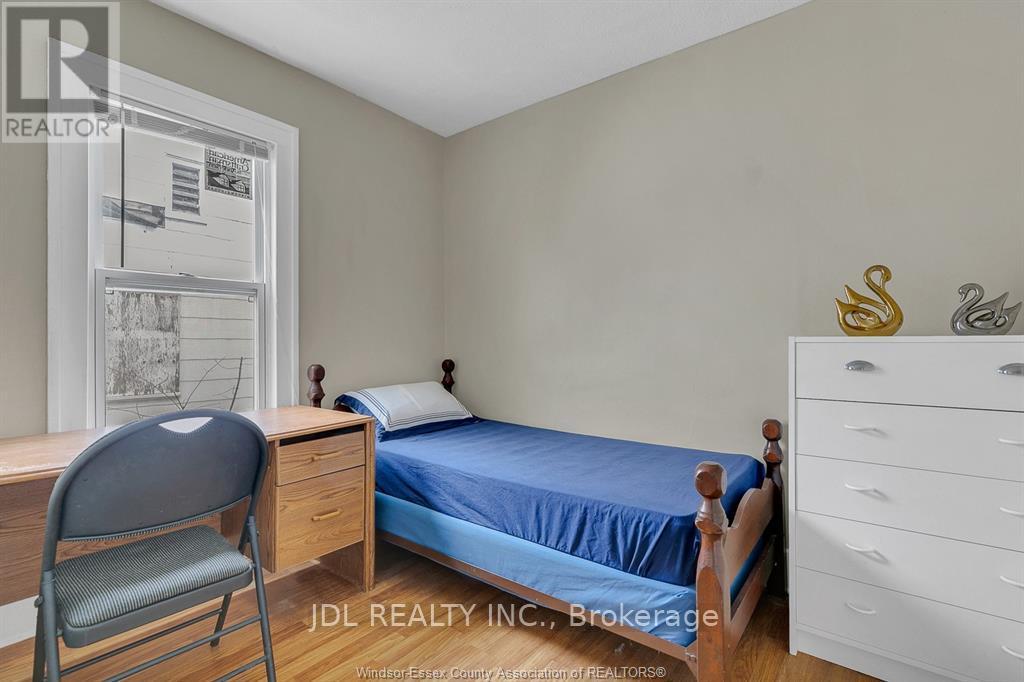 Photo 10 of 721 723 Campbell Avenue, Windsor ON