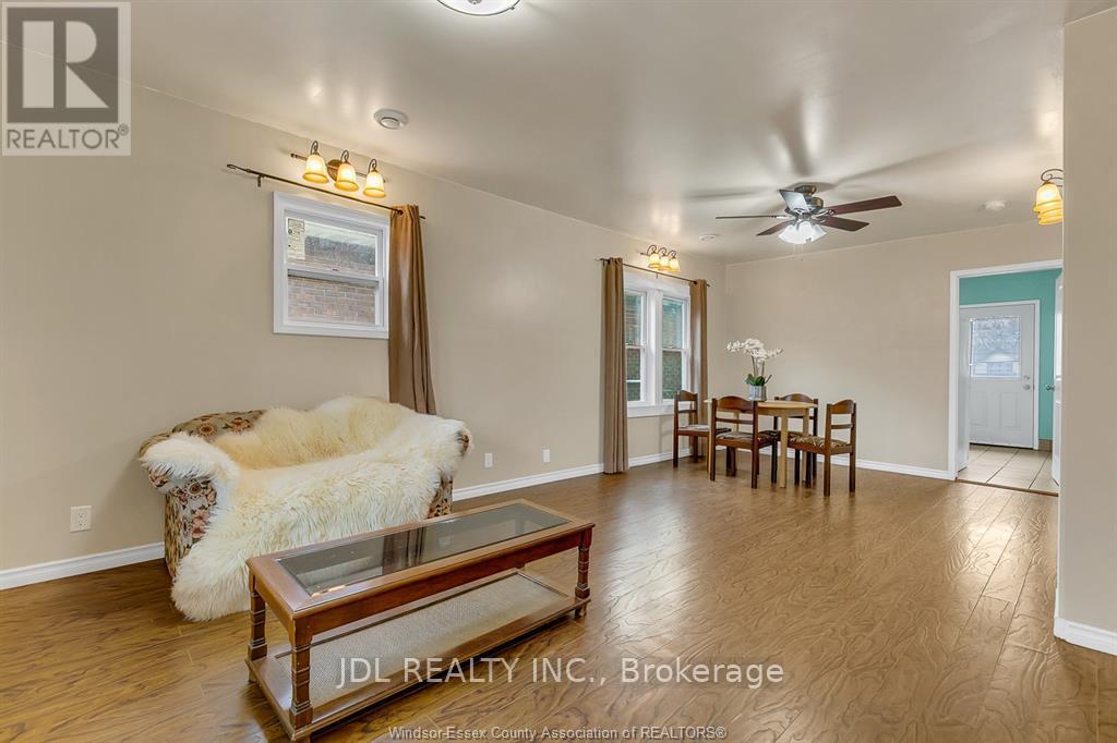 Photo 3 of 721 723 Campbell Avenue, Windsor ON