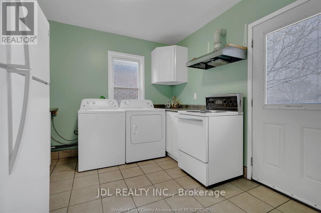Photo 9 of 721 723 Campbell Avenue, Windsor ON