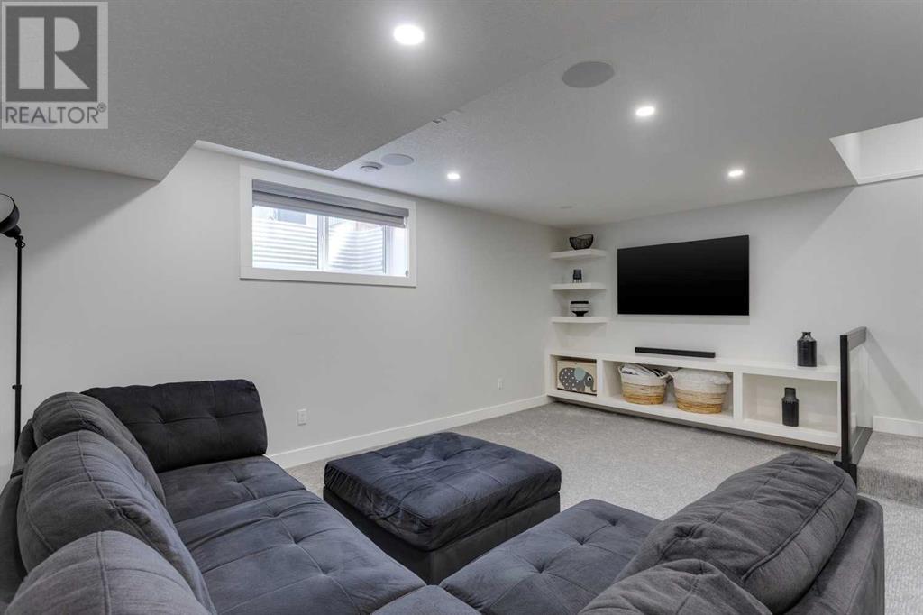 Single Family House for Sale in   Avenue NE Tuxedo Park Calgary 