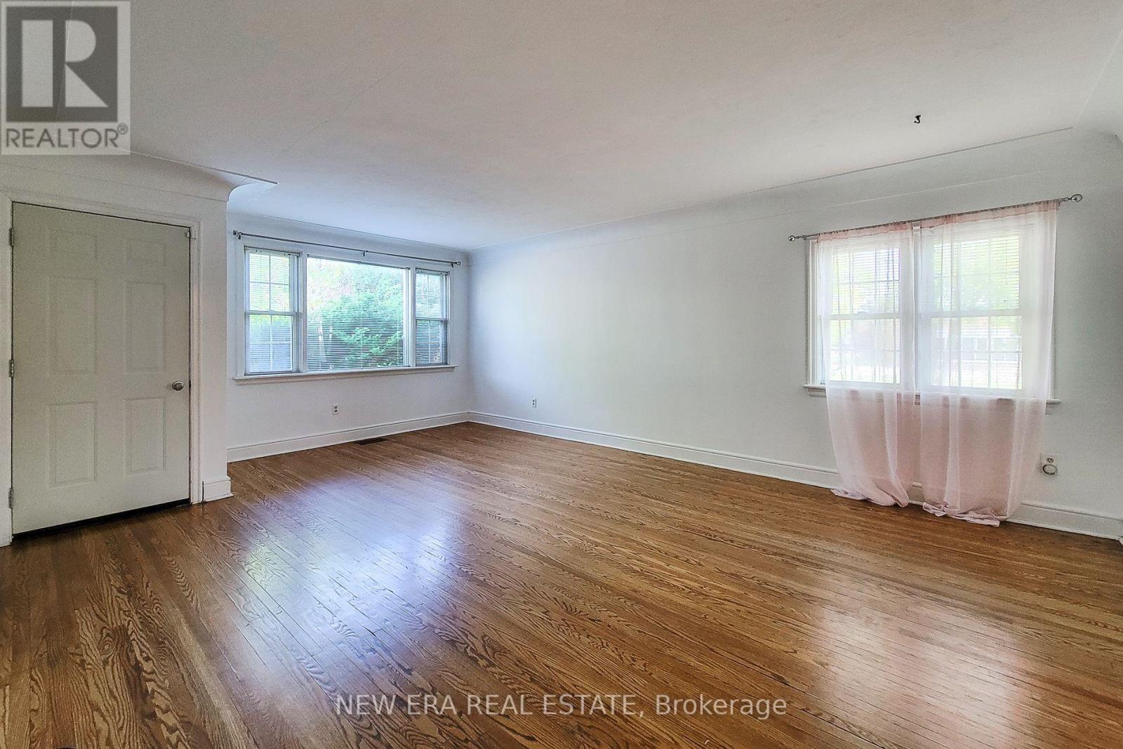 Single Family House for Sale in  ERINDALE AVENUE Hamilton (Rosedale) 