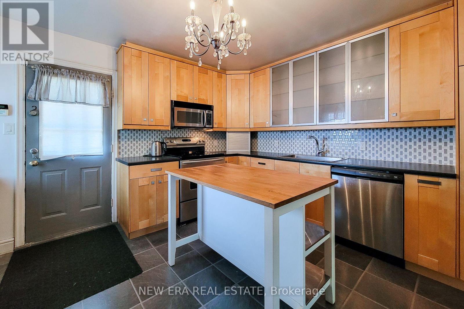 Single Family House for Sale in  ERINDALE AVENUE Hamilton (Rosedale) 