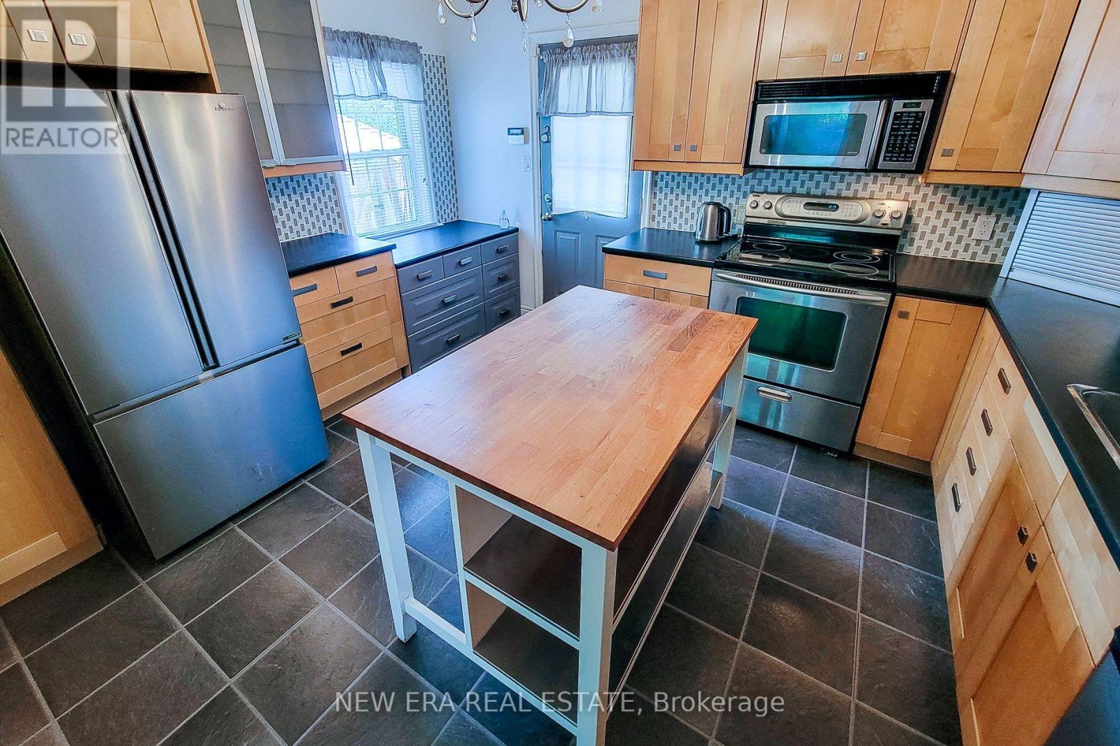 Single Family House for Sale in  ERINDALE AVENUE Hamilton (Rosedale) 