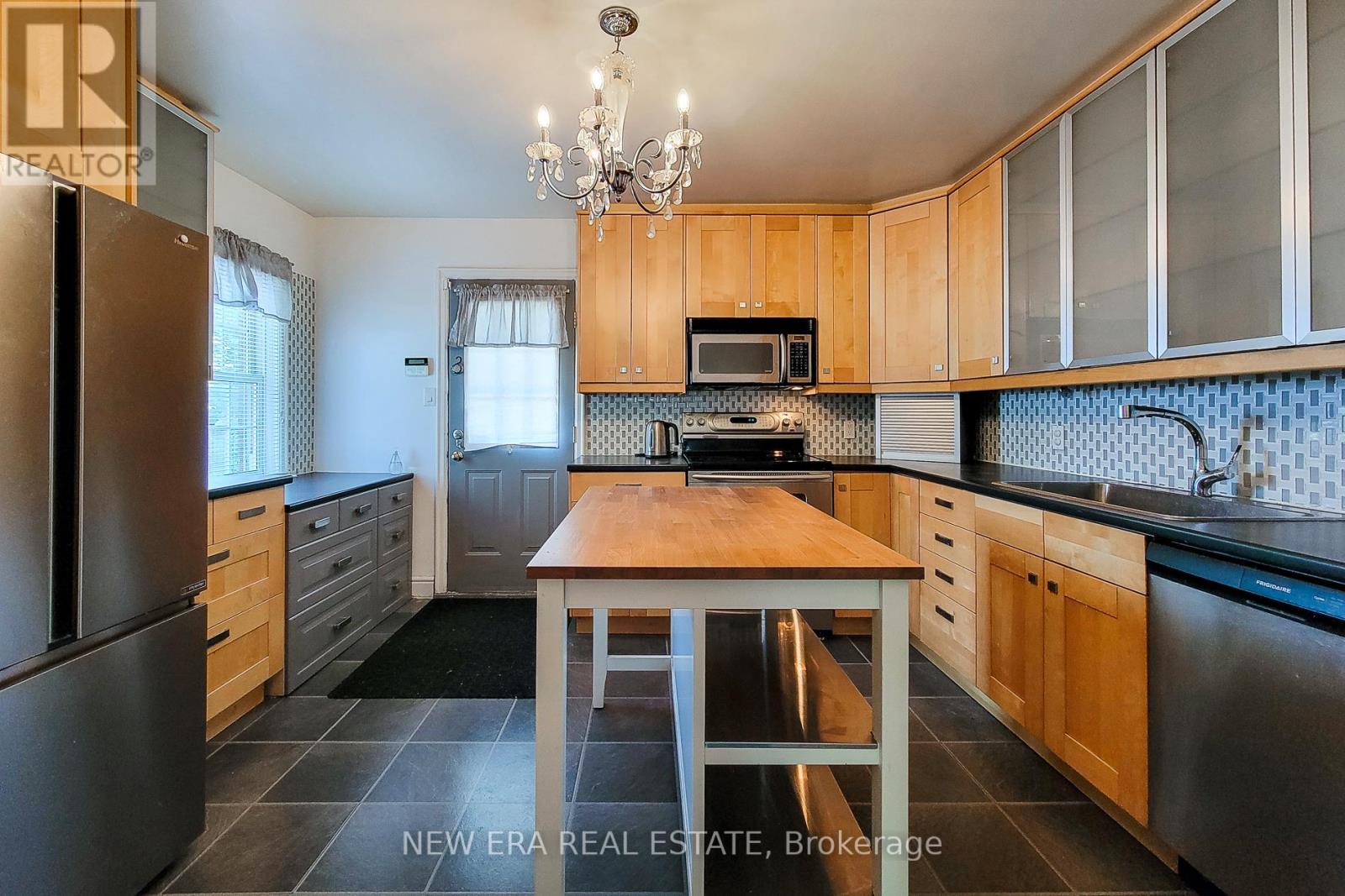 Single Family House for Sale in  ERINDALE AVENUE Hamilton (Rosedale) 