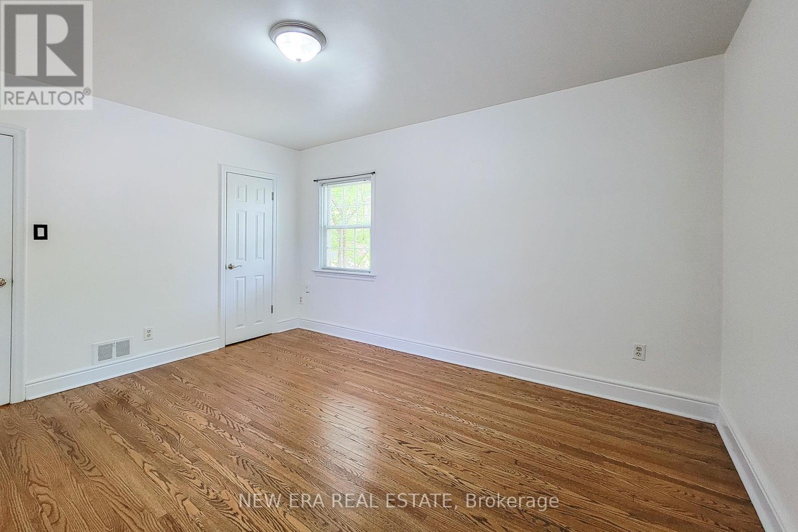 Single Family House for Sale in  ERINDALE AVENUE Hamilton (Rosedale) 