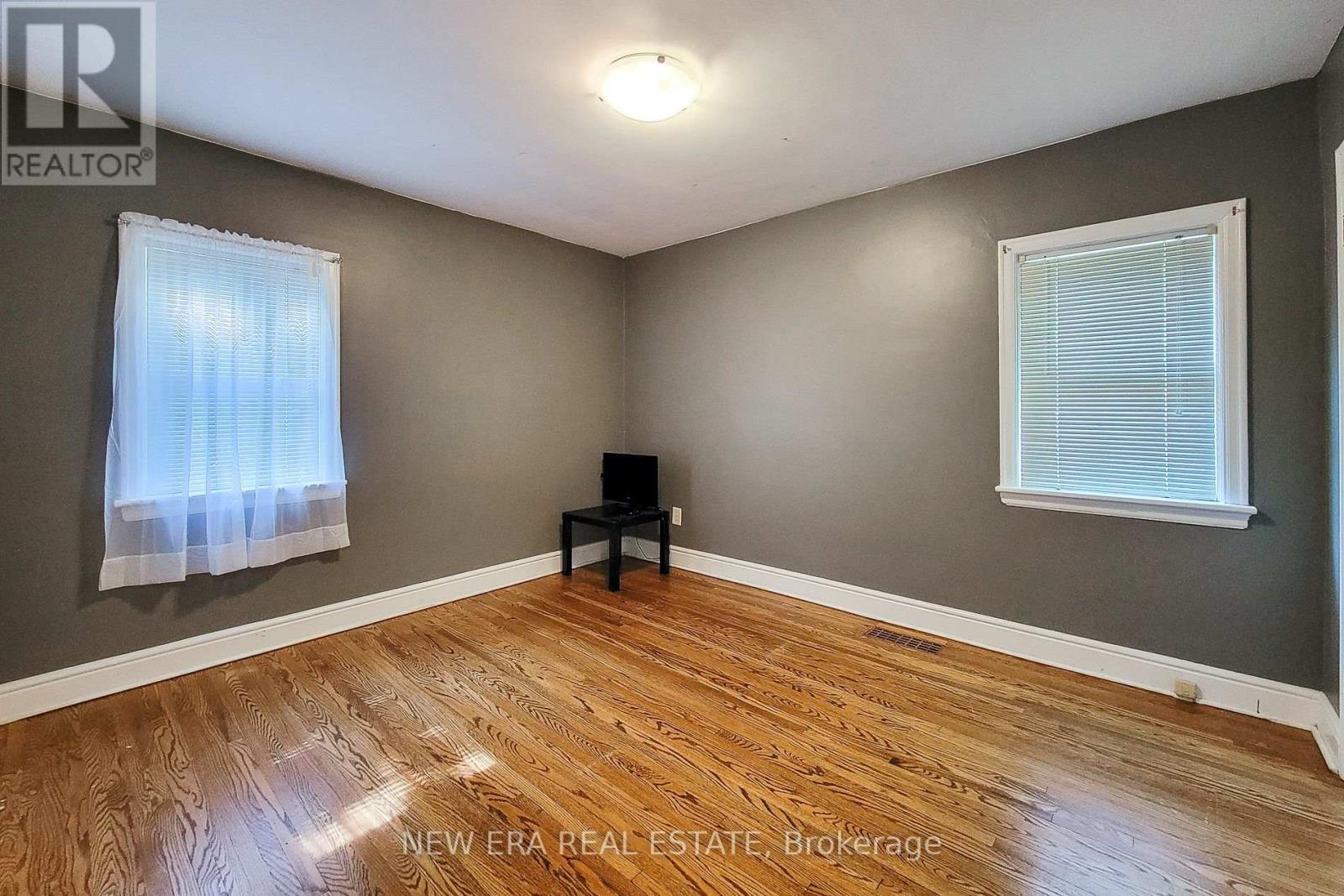 Single Family House for Sale in  ERINDALE AVENUE Hamilton (Rosedale) 
