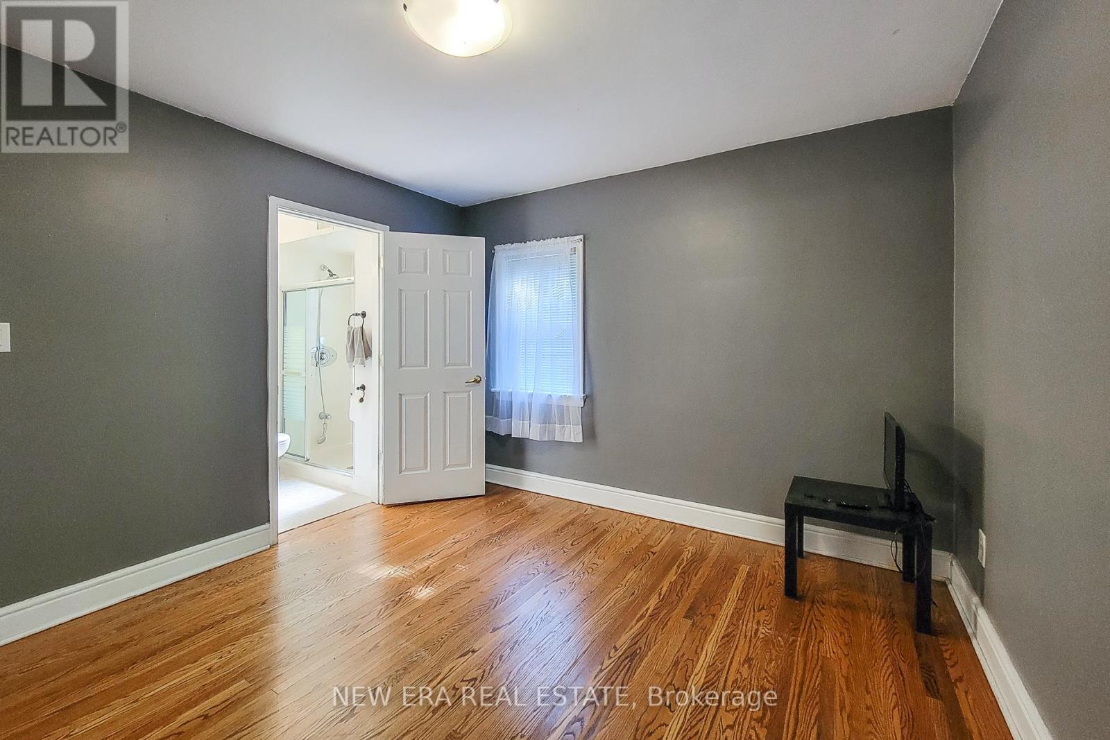 Single Family House for Sale in  ERINDALE AVENUE Hamilton (Rosedale) 
