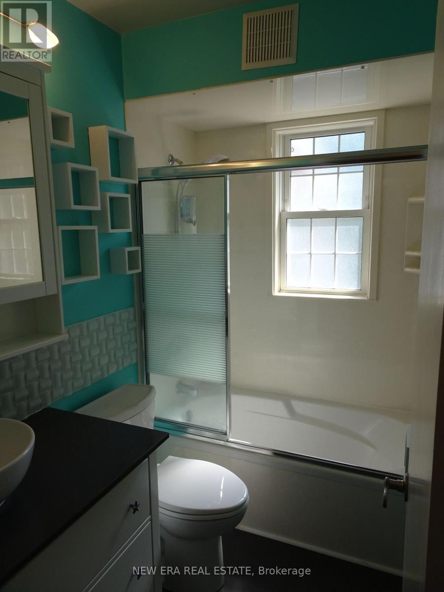 Single Family House for Sale in  ERINDALE AVENUE Hamilton (Rosedale) 