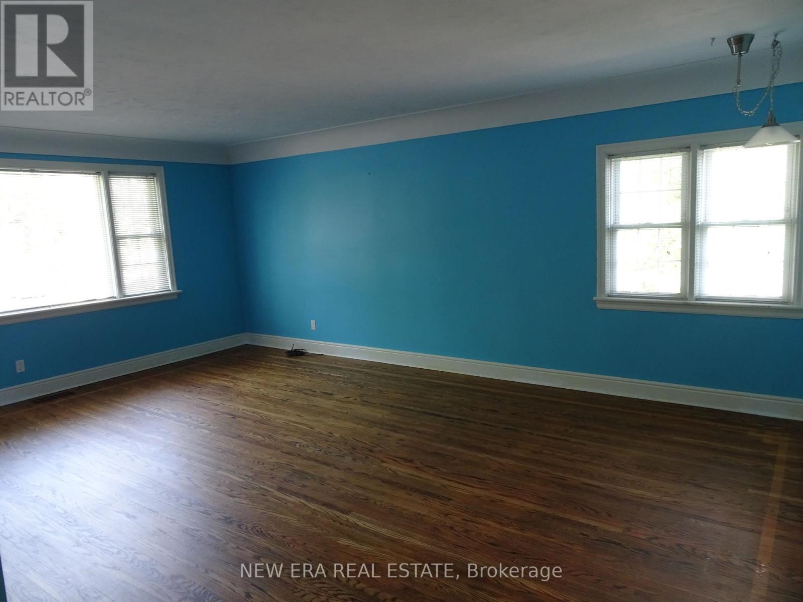 Single Family House for Sale in  ERINDALE AVENUE Hamilton (Rosedale) 