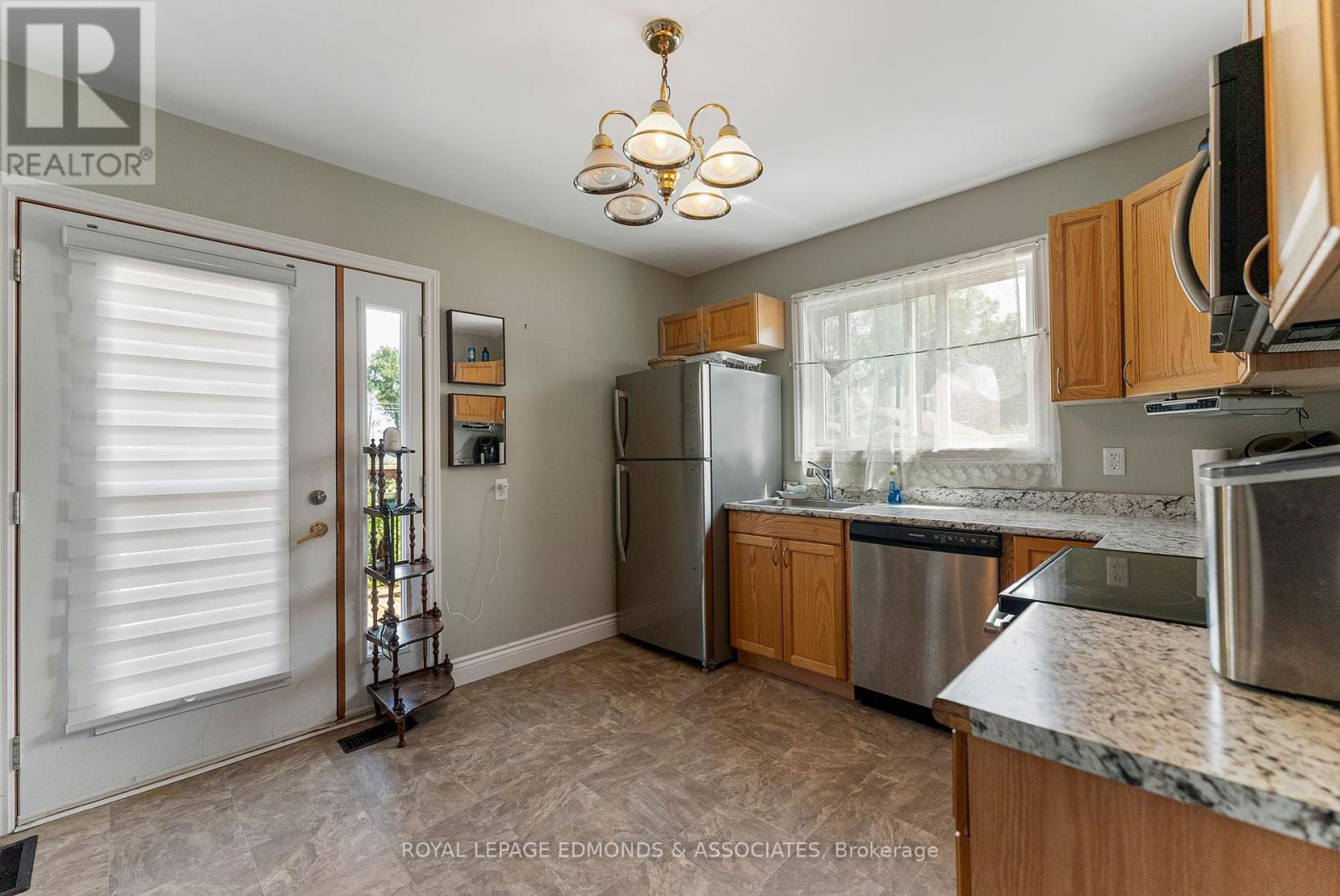 Photo 35 of 961 Bronx Street, Pembroke ON