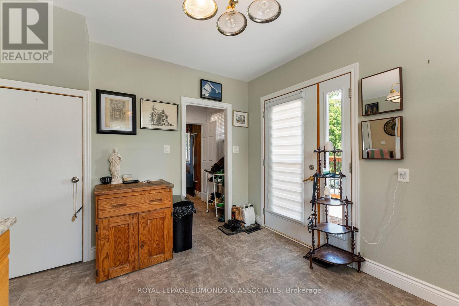 Photo 10 of 961 Bronx Street, Pembroke ON