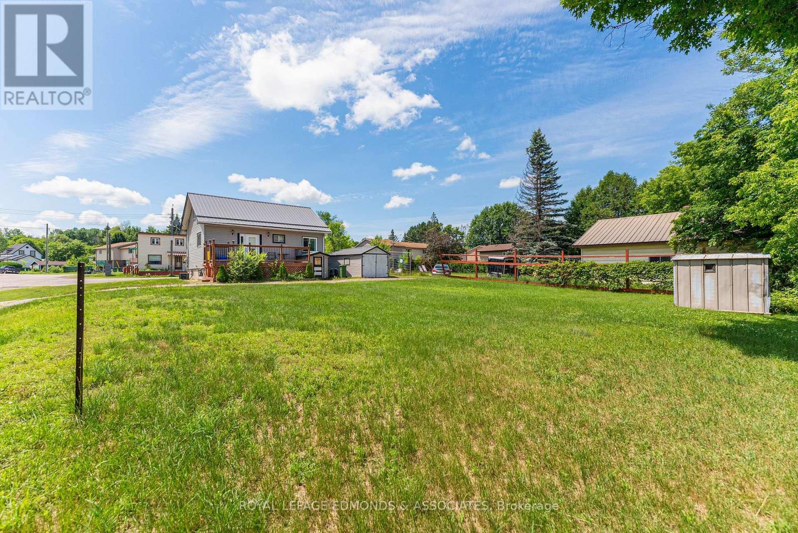 Photo 15 of 961 Bronx Street, Pembroke ON