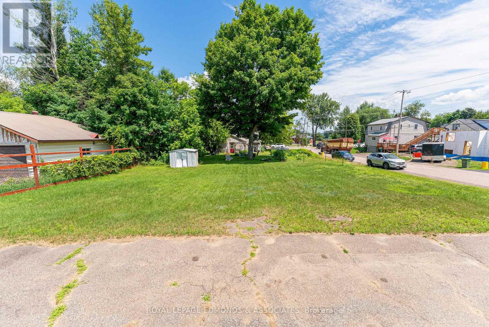 Photo 23 of 961 Bronx Street, Pembroke ON